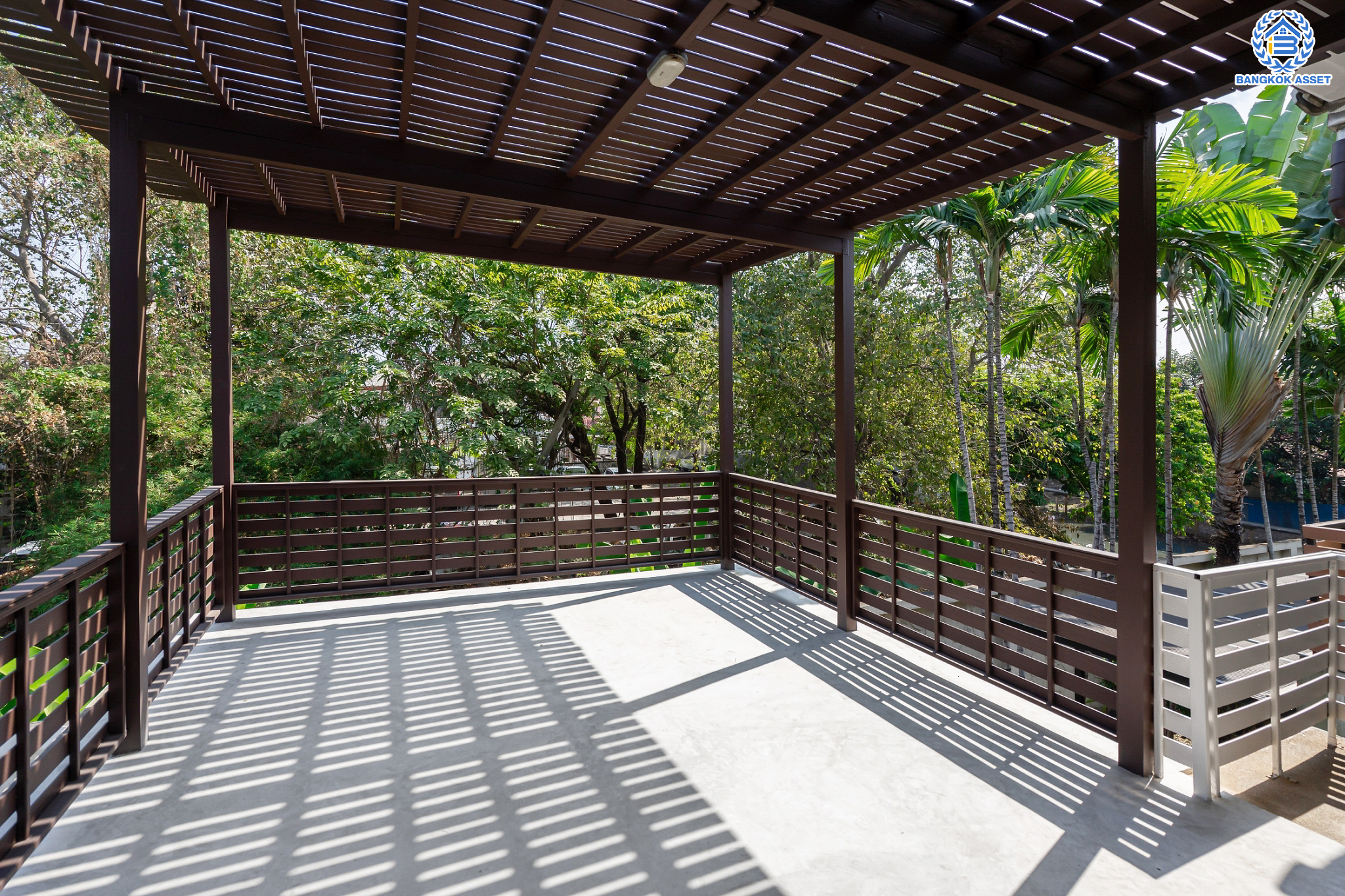 บ้านมือสองตกแต่งใหม่ ม.นราวัลล์ เกษตร-นวมินทร์ บ้านเดี่ยวหลังมุม เนื้อที่ 54.2 ตร.ว. ฟังก์ชันรวม 4 ห้องนอน 3 ห้องน้ำ 1 ห้องอเนกประสงค์ จอดรถได้ 2 คัน กว้างขวาง Built in Furniture พร้อมทุกการใช้งาน บนทำเลใจกลางเมือง! เชื่อมต่อทั้ง ถนนนวมินทร์, ถนนนวลจันทร์, ถ.ลาดพร้าว, ถ.รามอินทรา ใกล้ The Walk เกษตรนวมินทร์, ทางด่วนรามอินทรา และรถไฟฟ้าสายสีน้ำตาล "สถานีนวลจันทร์"